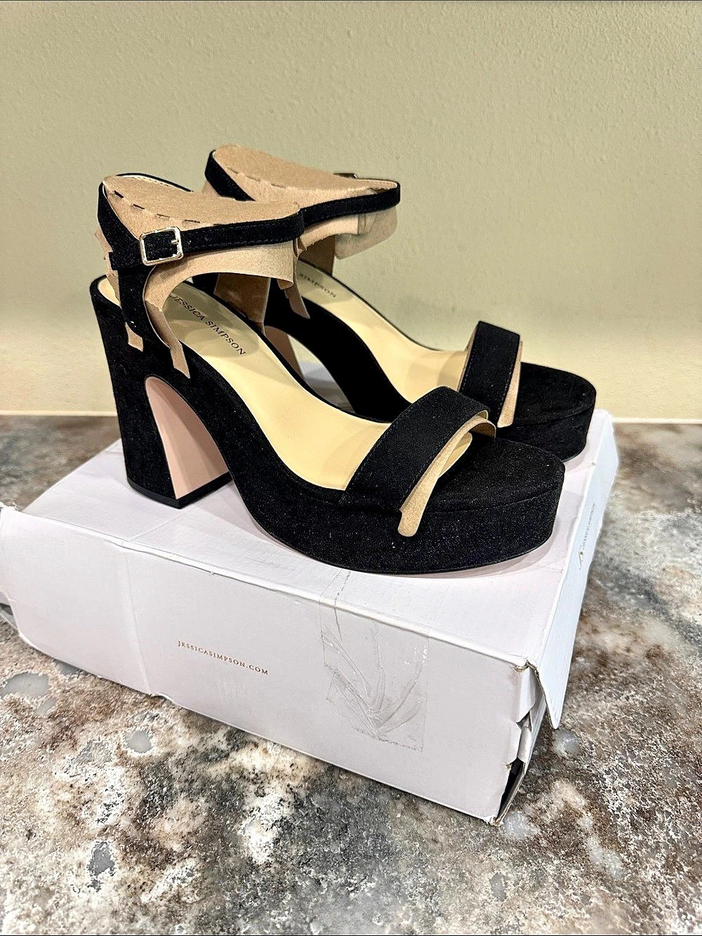 Jessica Simpson JJ-JYNNA Black & Tan Heels US 8.5 M